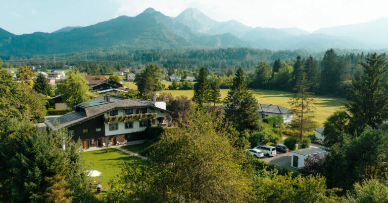 Villa Waidblick - Stilvolle Appartements im alpenländischen Stil, in ruhiger Lage am Waldrand von Ledenitzen am Faaker See.